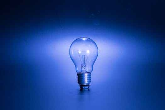 人工智能的雙重形態(tài)與演化路徑 兼論電子產品研發(fā)與銷售的范式變革